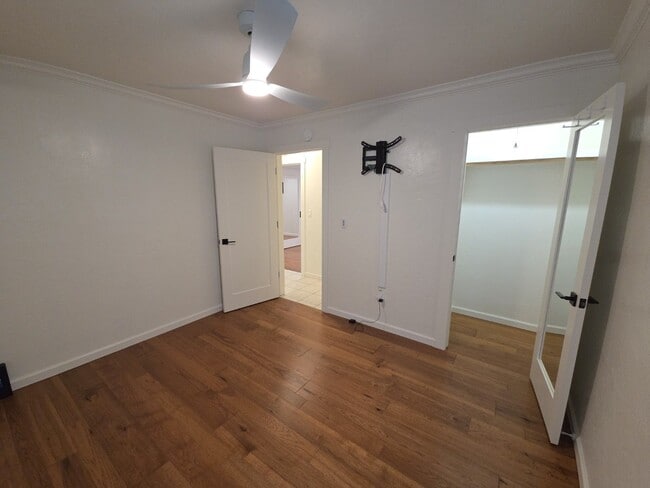 Building Photo - Elegant home with classic charm