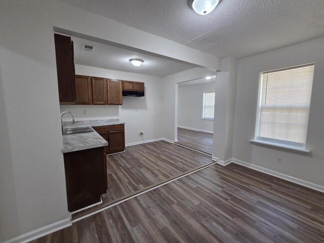 Building Photo - 1495 Alta Vista Ave