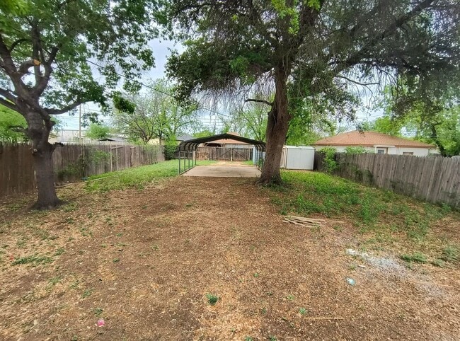 Building Photo - Newly Updated 3 Bedroom, 1 bath home!