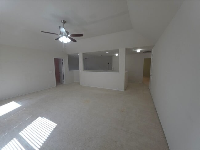 Building Photo - 3027 Providence Oak St