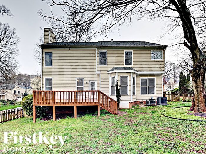 Building Photo - 9000 Mapledale Ct