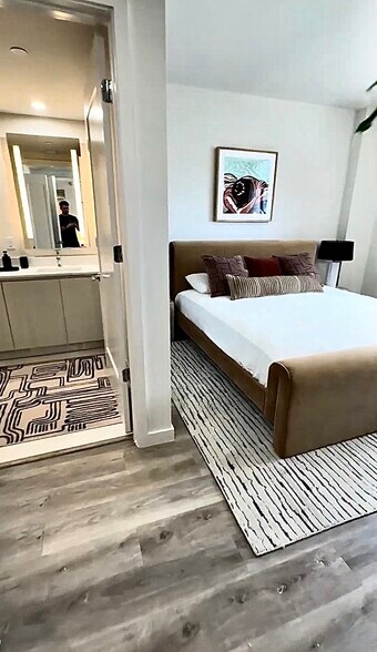 Building Photo - 722 NW 2nd Ave