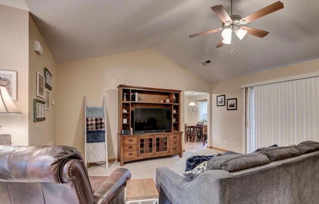 Building Photo - 1531 Lucas Dr