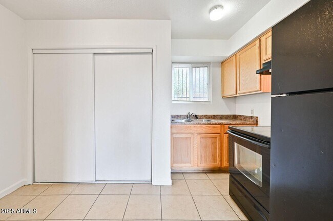 Building Photo - 1908 E Broadway Rd