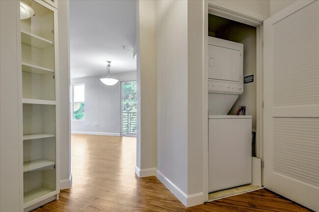 Building Photo - Candlestick Point - 2 BR, 2 BA Condo 1,166...