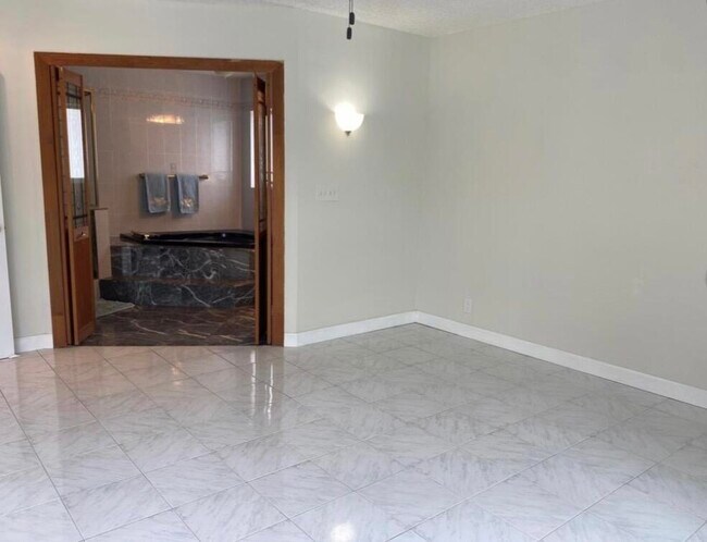 Building Photo - 1230 SE 14th Dr