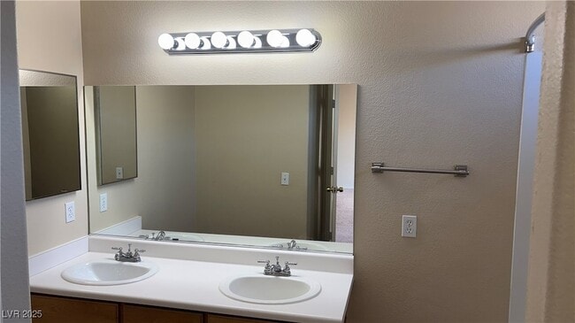 Building Photo - 709 Spotted Eagle St