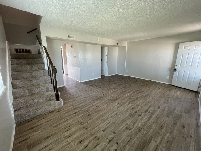 Building Photo - 3-Bed, 2.5 Bath Condo