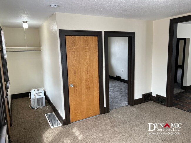 Building Photo - Upper Level 2 Bedroom, 1 Bathroom Duplex - Tenant Pays ALL Utilities