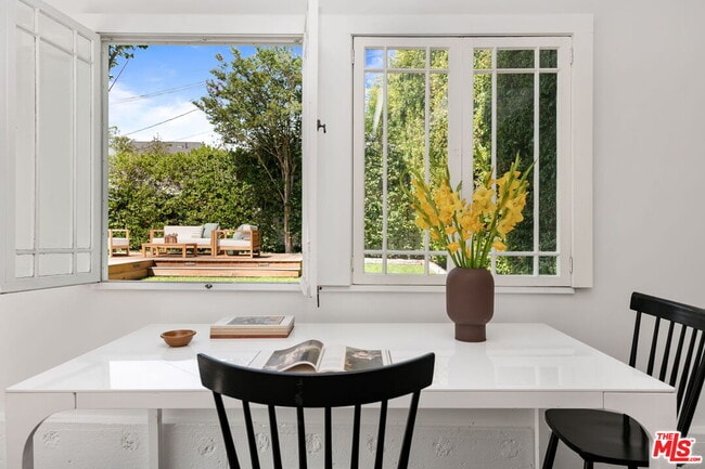 Building Photo - 234 N Ridgewood Pl