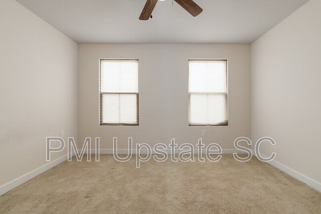 Building Photo - 413 Camarillo Ln