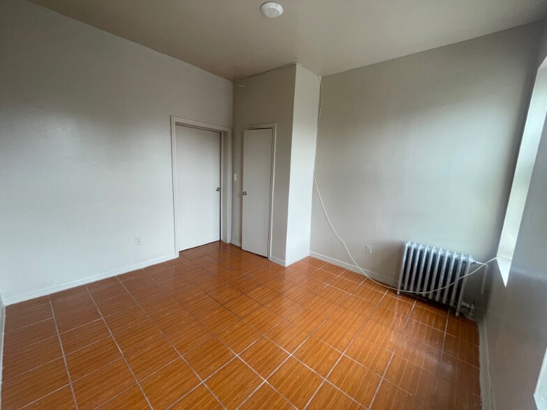 Primary Photo - 636 Sheffield Ave