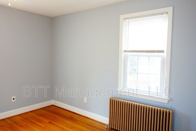 Building Photo - 812 Greenwood Cir