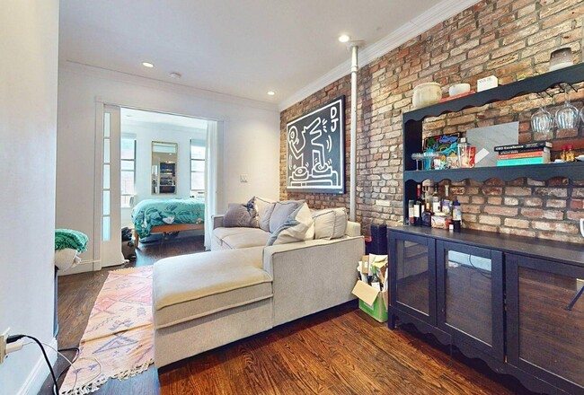 Primary Photo - East 9th Street