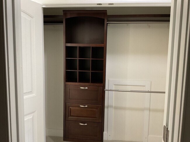 Building Photo - 4 Bedroom 2.5 Bathroom located in Old Mill...