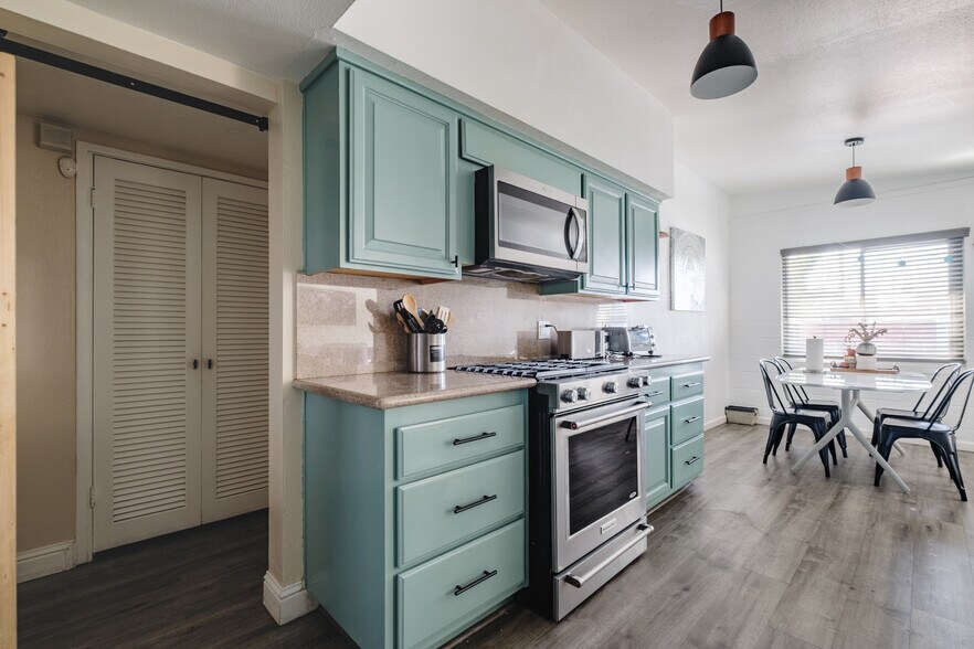 Building Photo - 5521 27th Ave