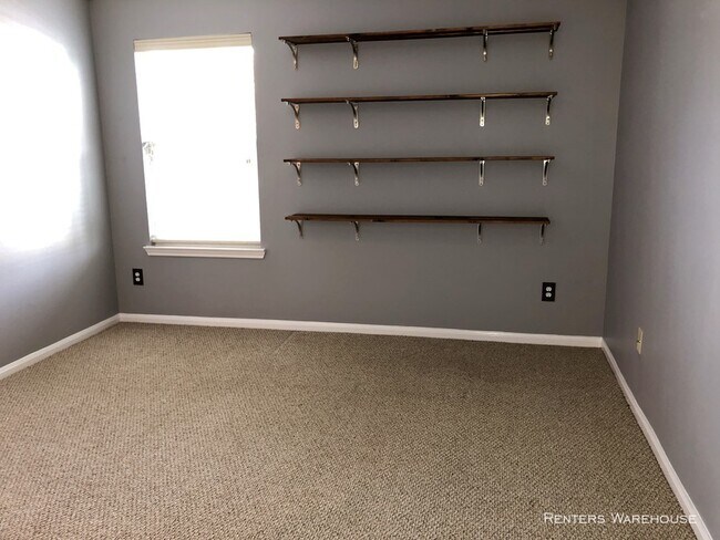 Building Photo - Stunning 3/2.5 townhome in Dominion Estates