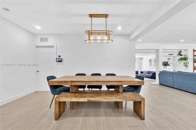 Building Photo - 1089 NE 110th St