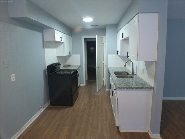 Building Photo - 15914 Willbriar Ln