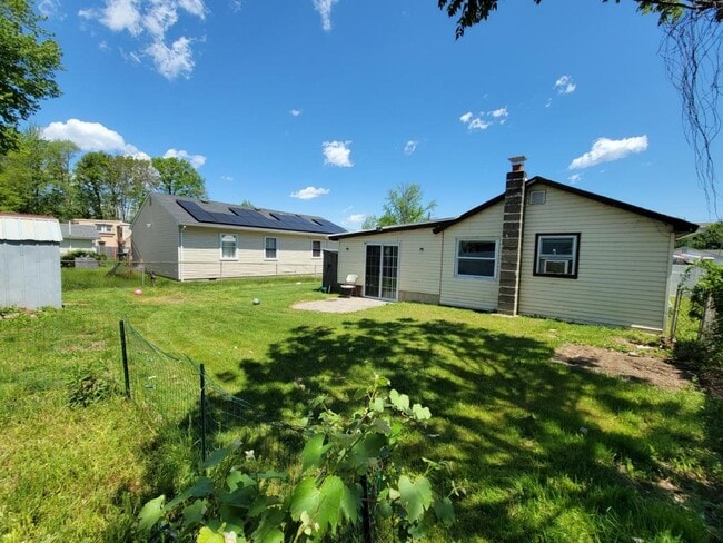 Building Photo - 53 Salem Pl