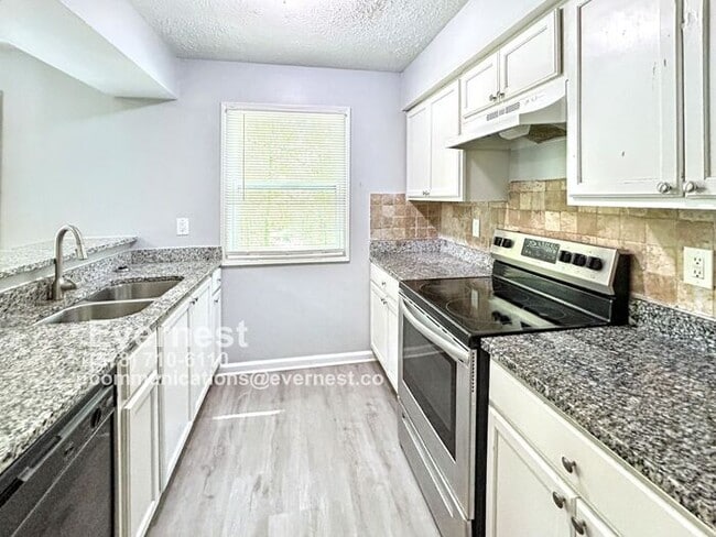 Building Photo - 416 Plainville Dr SW
