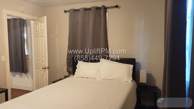 Building Photo - 36th (3637-3639)