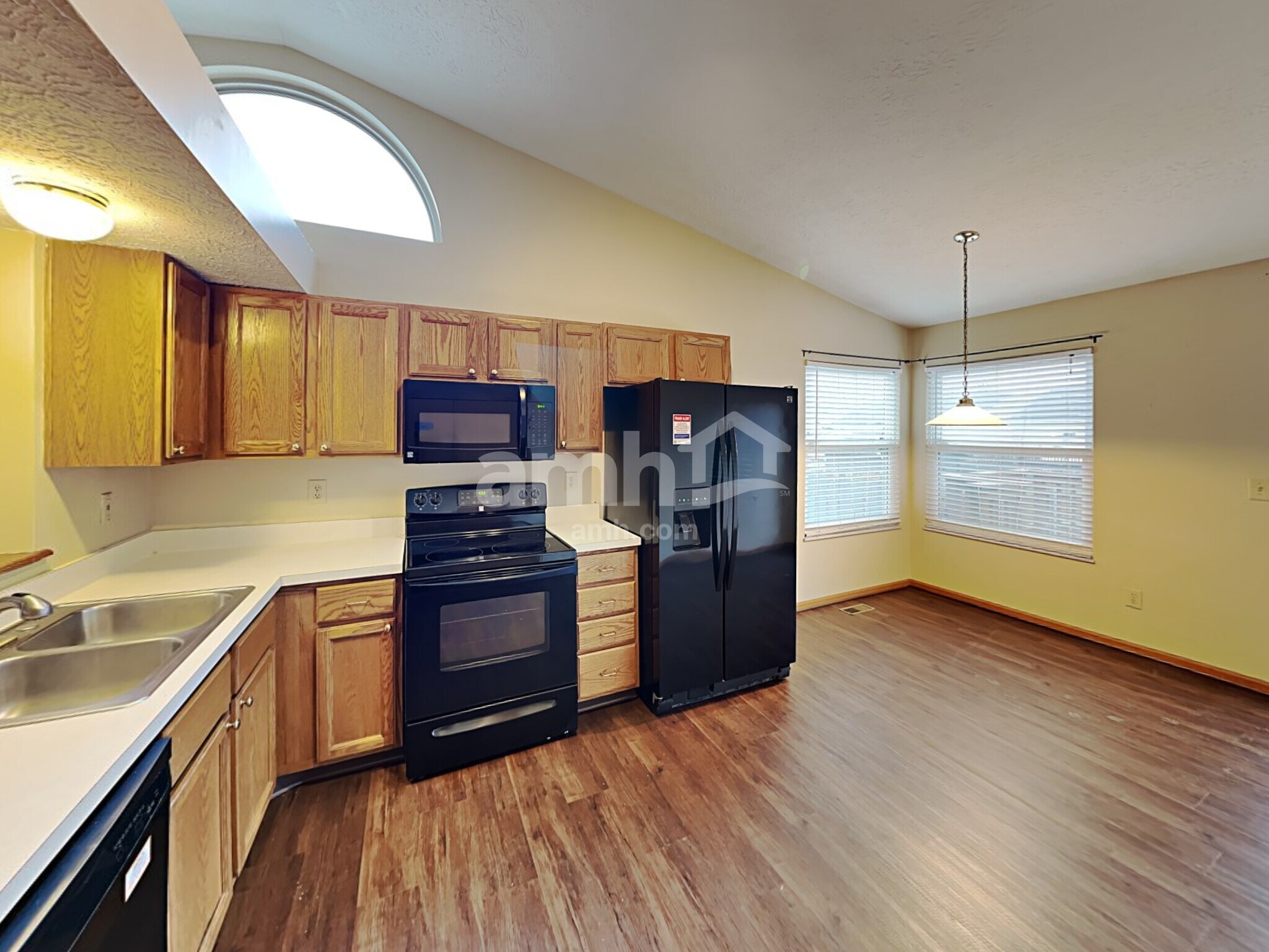 Building Photo - 1465 Pinestone Dr