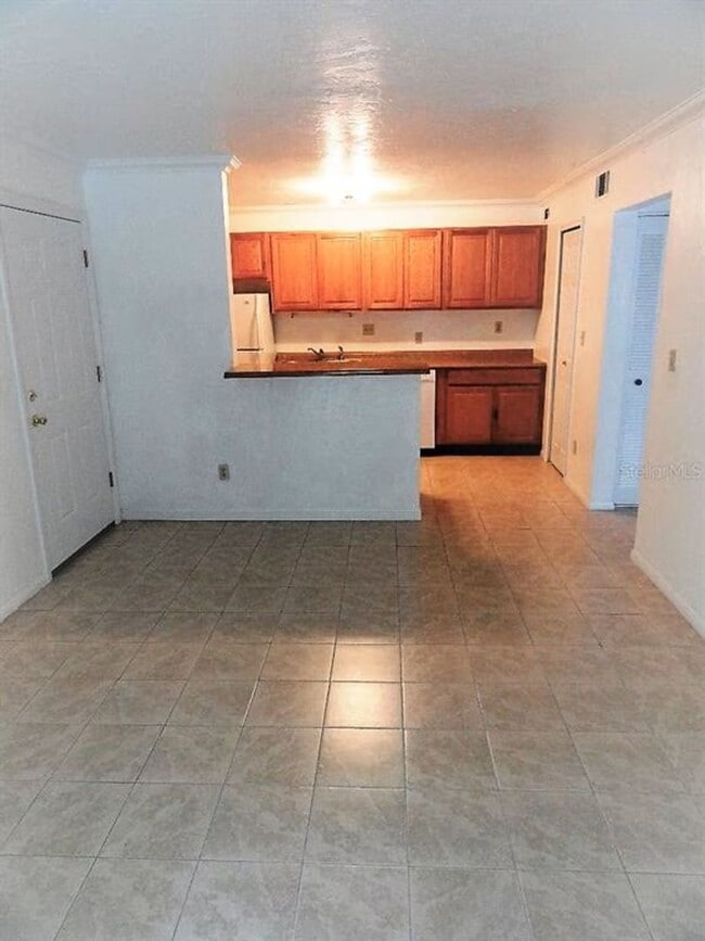 Building Photo - Charming 1BR/1BA Ground Floor Unit in Tumblin Creek