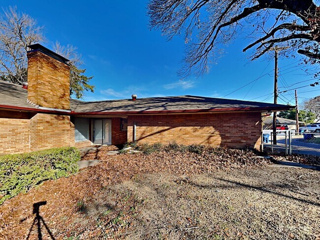 Building Photo - 3240 Springwood Ln