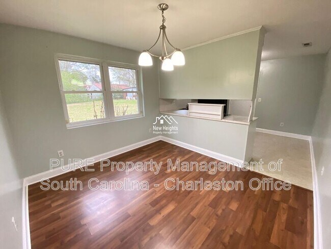 Building Photo - 371 Furman Ln