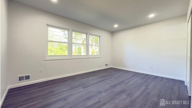 Building Photo - 412 Ryders Ln