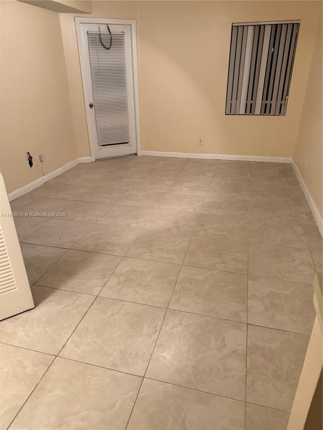 Building Photo - 9999 Summerbreeze Dr