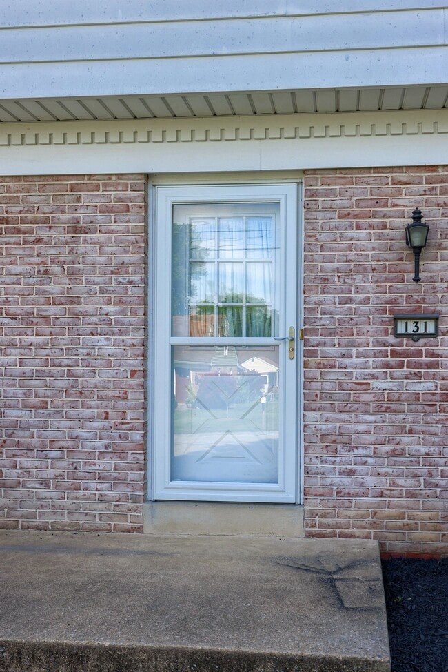 Building Photo - 131 Highview Dr
