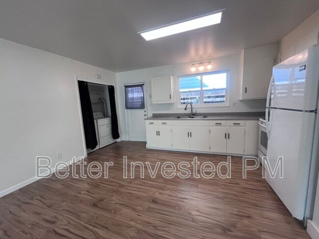 Building Photo - 866 Brigham Ave