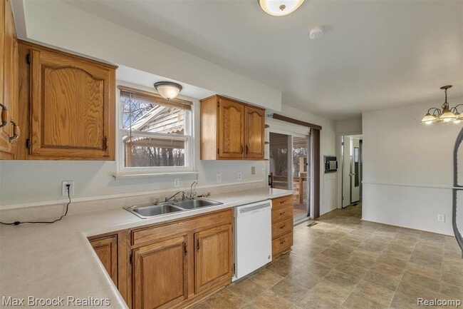 Building Photo - 1102 Davenport Dr