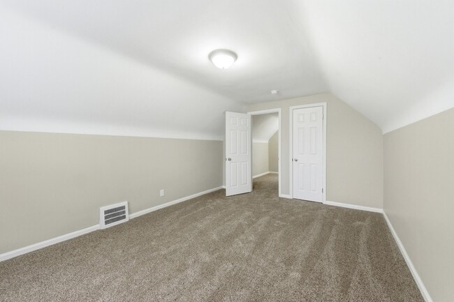 Building Photo - 3360 Edgeworth St