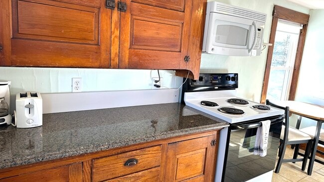 Building Photo - 30 Dana St