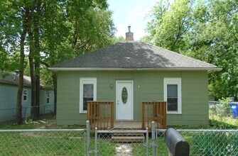 Building Photo - Charming & Cozy