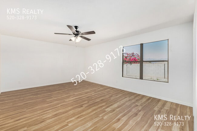 Building Photo - 9945 E Star Vista Dr