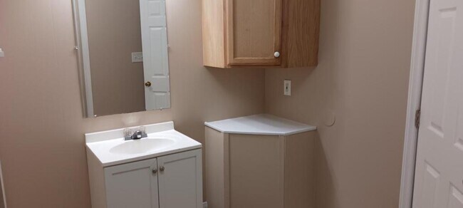 Building Photo - 25 E Belvue Rd