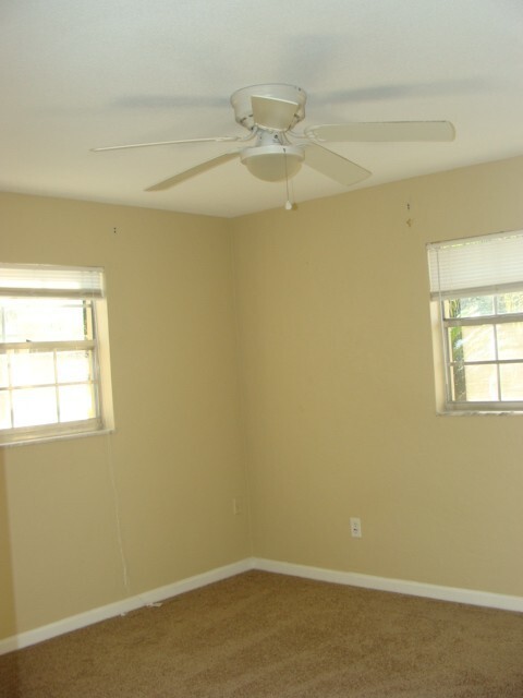 Building Photo - 2 Bedroom 1 bath DEBARY DUPLEX