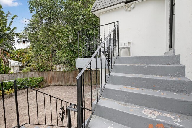 Building Photo - 5731 NE 18th Ave