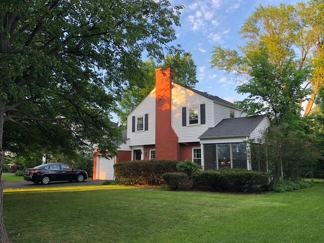 Primary Photo - 9323 Crawford Ave