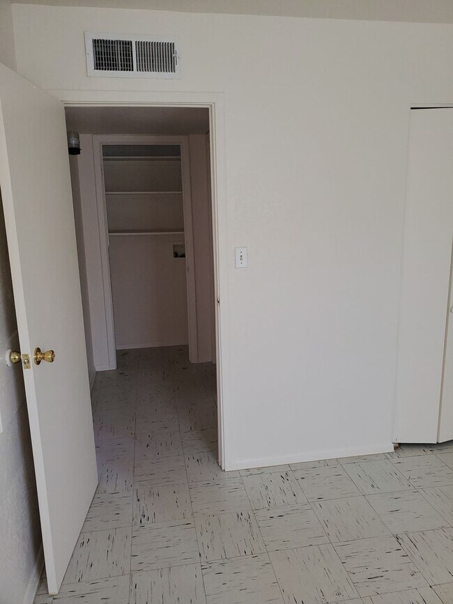 Building Photo - 1102 Van Patten Ave