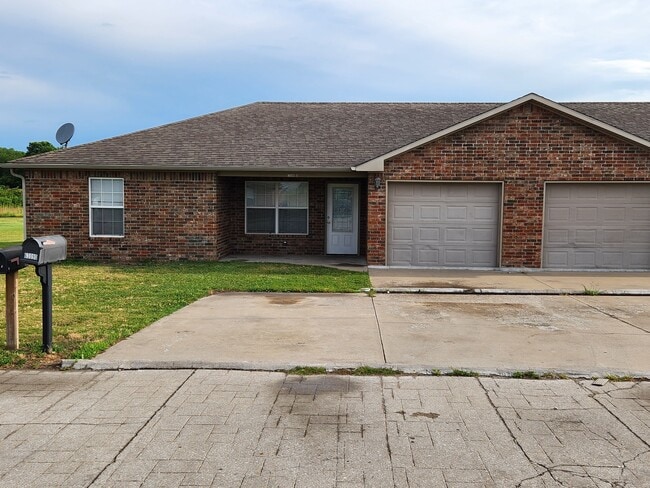 Building Photo - 63080 E 285 Ct