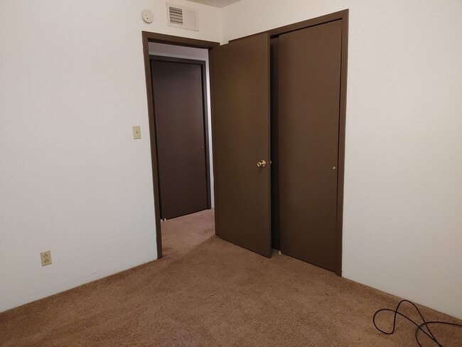 Building Photo - 616 Boxwood Dr