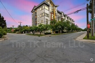 Building Photo - W. Tenth St. 514