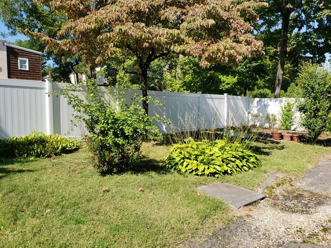Building Photo - 13 Hackett Cir N