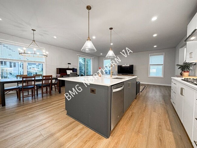 Building Photo - 41684 Carefree Court