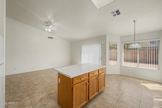 Building Photo - 851 W Palo Verde St